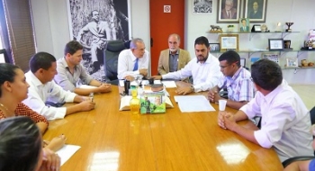 Prefeito reserva dia na agenda para atender a vereadores